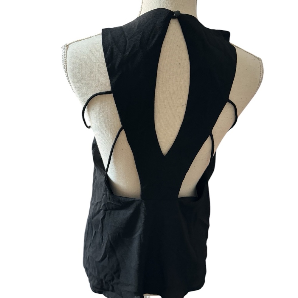 Sleeveless blouse